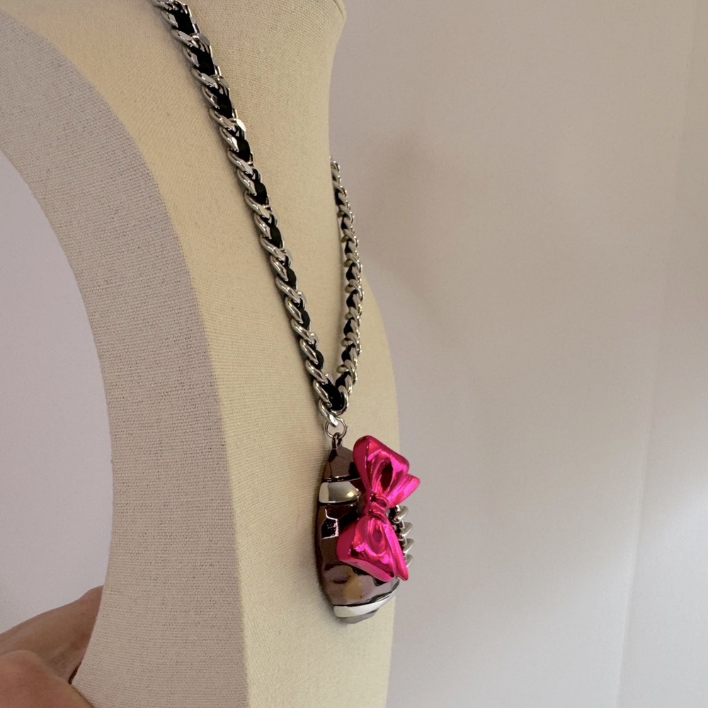 🏈 Betsey Johnson Pink Bow Football Pendant Necklace - Picture 4 of 4